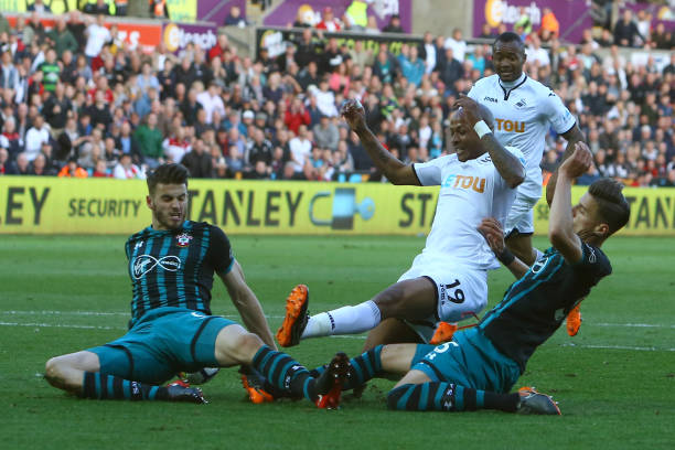 球拍轻盈的 球拍轻盈的